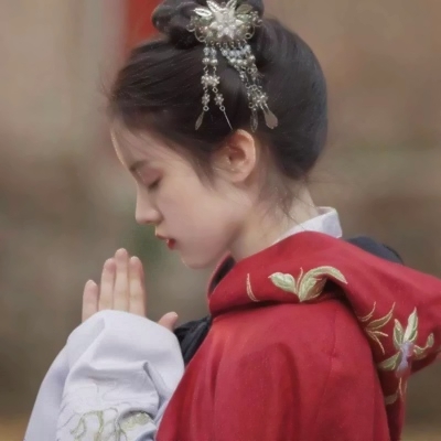 转运红色系女生真人头像来啦！