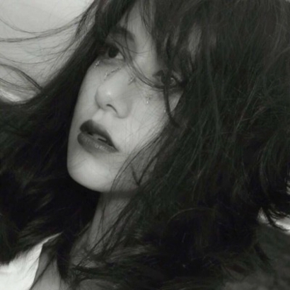 暗系黑白丧系女生头像图片推荐