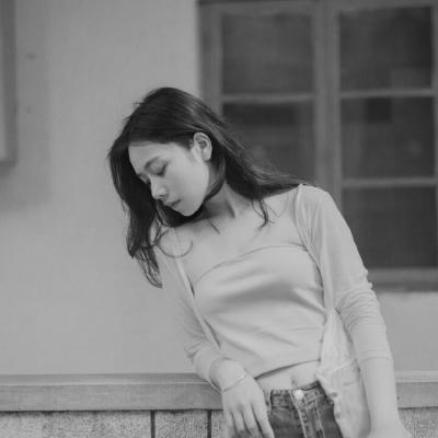 酷飒又伤感！2025真人女生高冷黑白头像来袭🥀