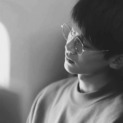 黑白男生真人伤感头像精选