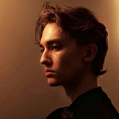 欧美高冷风格的男生头像推荐