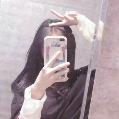 📱手机控必备!拿手机的真人女生头像来袭