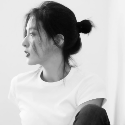 超有感觉，黑白系伤感真人女生头像来袭