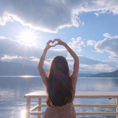 🌊绝美！海边女生背影微信头像大全