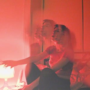 沉醉在梦幻里的氛围感女生头像图片