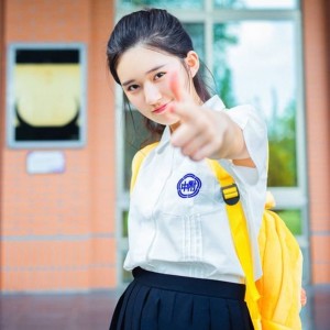 被这张俏皮快乐的女学生头像甜到啦🥰