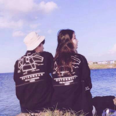 一左一右的双人情侣意境头像来啦💕