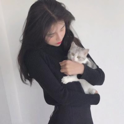 🐱女生抱猫QQ头像图片，萌化你的心