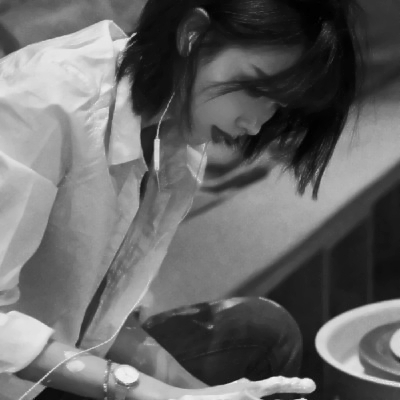 被帅到❗真人超酷黑白女生头像来袭