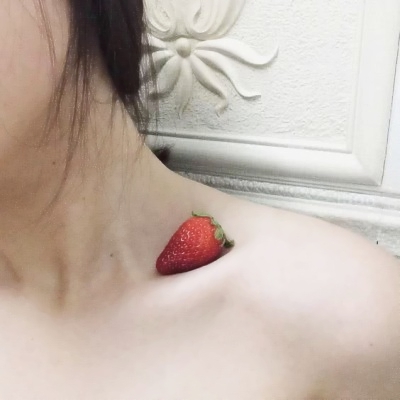 👸凸显绝美锁骨的女生头像来咯