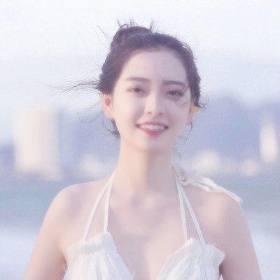 被狠狠拿捏住的简单气质女生头像