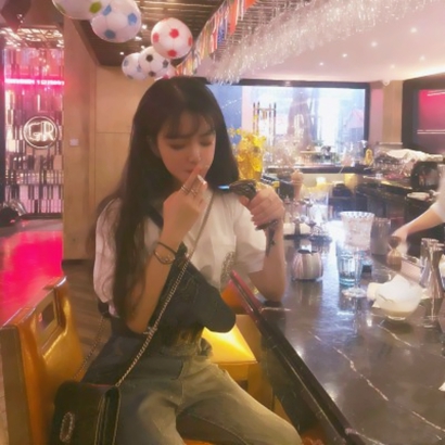 超绝！疯癫感女生QQ头像来袭