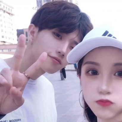 满满的甜蜜！QQ情侣头像一左一右分开两张