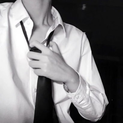 被帅到！不露脸不露头的男生领带白衬衫头像