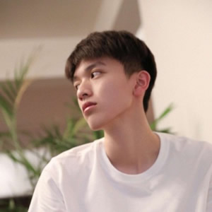 【高人气】2025小清新帅气男生头像合集｜阳光少年 / 文艺型男 