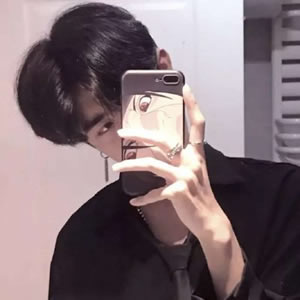 帅气男生头像之手机控拿手机自拍风来袭