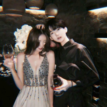 真人一左一右最潮情侣头像来袭