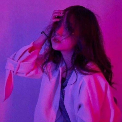 被紫色系真人女生头像帅到！ 超酷风来袭