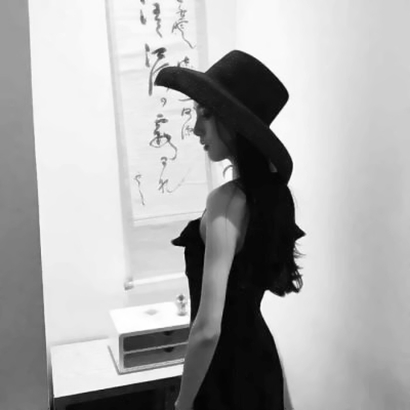 冷酷黑白女生头像合集｜小众不撞款，彰显个性态度