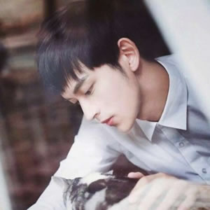 帅气高冷范男生头像推荐:禁欲系颜值 + 冷感气质,直接存