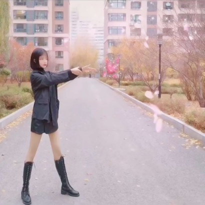 发射爱心情侣头像一左一右,高甜CP款