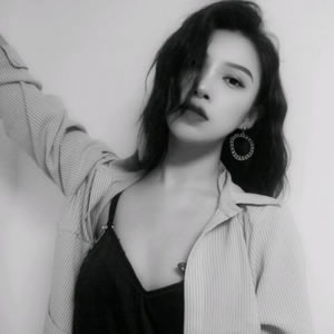 女生孤傲冷酷风格超清黑白头像 高质感