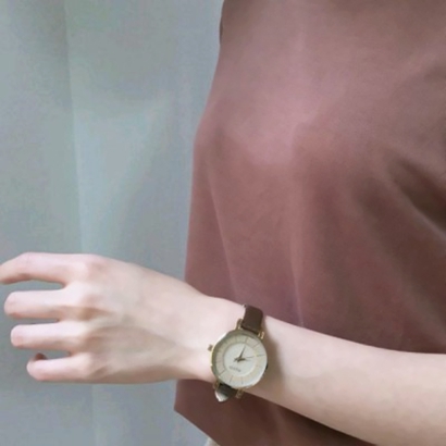 戳中手控心巴！女生戴手表手部特写头像，高级感轻松get