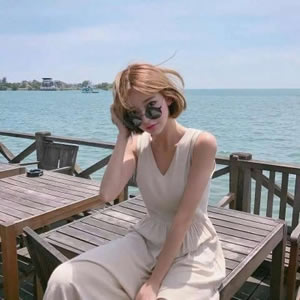 超好看女生蓝天大海头像：面朝大海 + 蓝天白云，温柔又出片