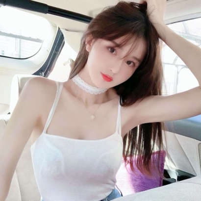 氛围感拉满：女人味十足的优雅微信头像，展现精致生活态度