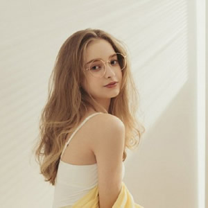 微信女生头像欧美风：高级感小众款，ins博主都爱用