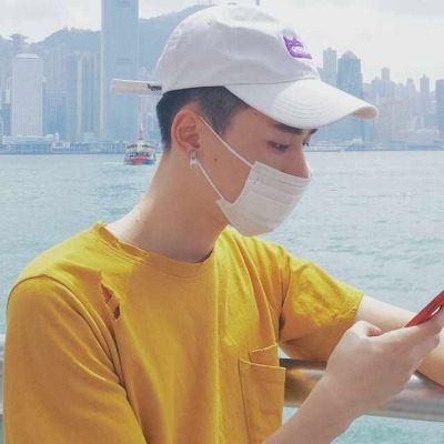 成熟阳光风男生高清头像 适配微信 / QQ / 社交平台