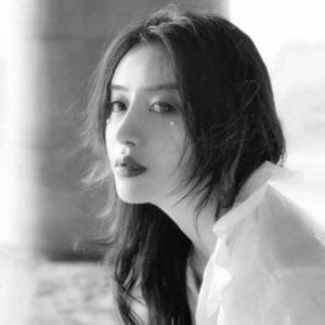 黑白系高冷女生头像合集｜简约耐看，自带疏离感