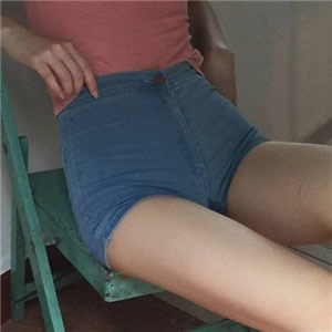 精选美女性感照片头像：气质风 / 辣妹风，适配社交平台