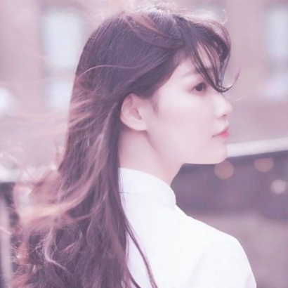 高清女生唯美侧颜头像｜精致轮廓 + 柔和光影，颜值暴击