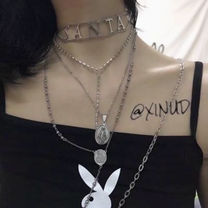 露锁骨氛围感露肩女生头像，高级小众真人女