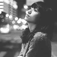 女生QQ伤感黑白头像 小众emo氛围感黑白照头像推荐