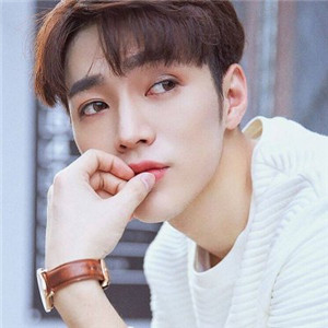 男生头像正脸帅气阳光 干净治愈男生