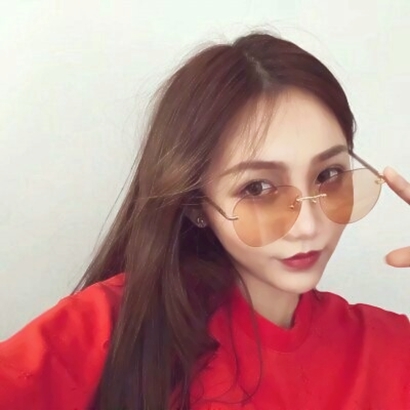 温柔治愈红色衣服女生头像干净耐看