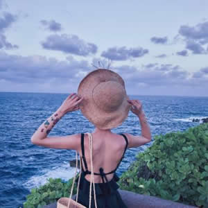 女生真人蓝色海边头像 女生头像 第4张