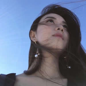女生真人蓝色海边头像 女生头像 第5张