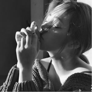 黑白女生头像伤感高冷 女生头像 第9张