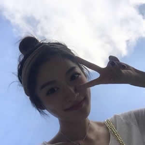 女生真人蓝色海边头像 女生头像 第6张