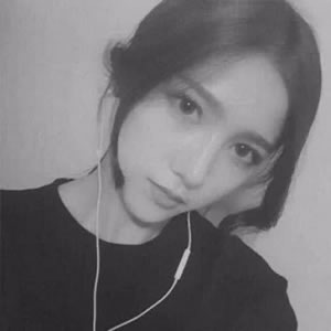 黑白女生头像伤感高冷 女生头像 第4张