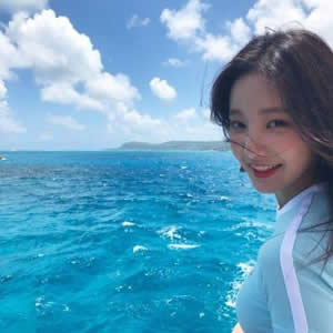 女生真人蓝色海边头像 女生头像 第10张