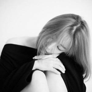 黑白女生头像伤感高冷 女生头像 第14张