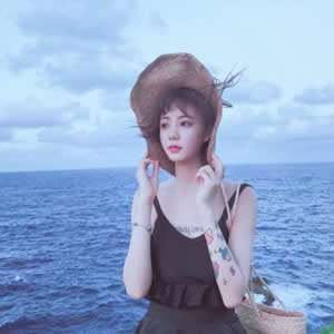 女生真人蓝色海边头像 女生头像 第2张