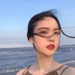 女生真人蓝色海边头像 女生头像 第8张