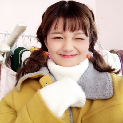 女生头像黄色衣服 暖色调温暖又阳光 女生头像 第2张