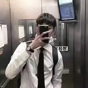 男生拿手机图片头像 男生头像 第7张