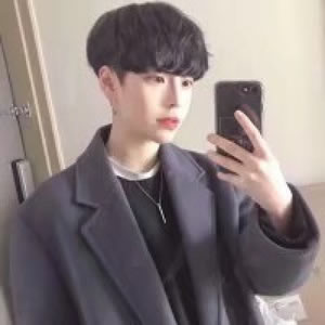 男生拿手机图片头像 男生头像 第6张
